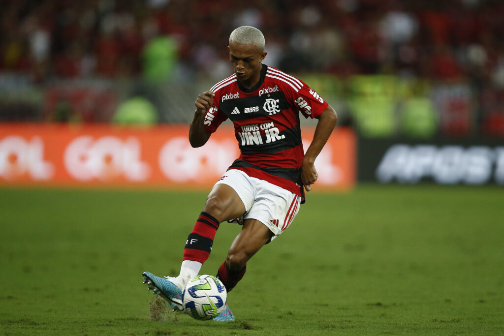 Wesley em ação pelo Flamengo