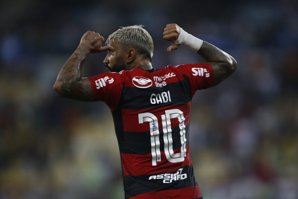 Gabigol comemora gol pelo Flamengo no Maracanã