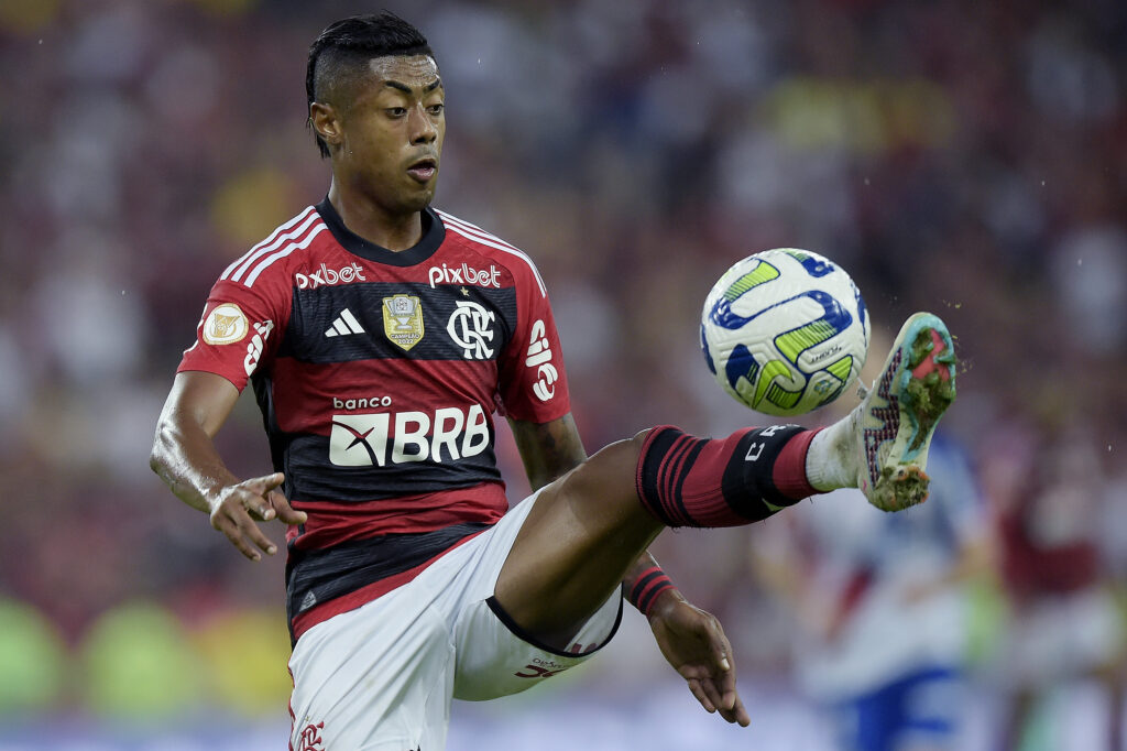Bruno Henrique deve ser novidade no Flamengo para enfrentar o Palmeiras