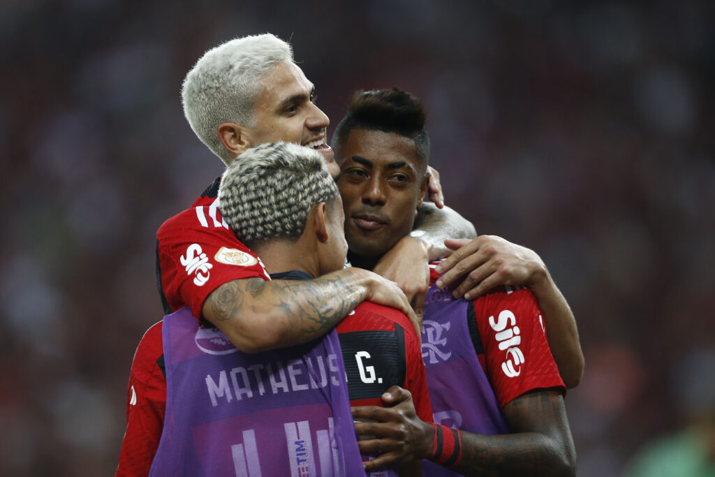 Jogadores do Flamengo comemoram gol no Brasileirão