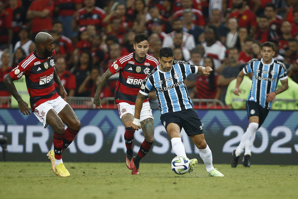 Atacante do Grêmio, adversário do Flamengo na Copa do Brasil, Luís Suárez já esteve próximo do Flamengo, mas Andrade escolheu outro jogador