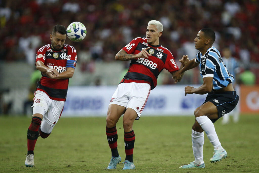 Flamengo e Grêmio jogam pela Copa do Brasil