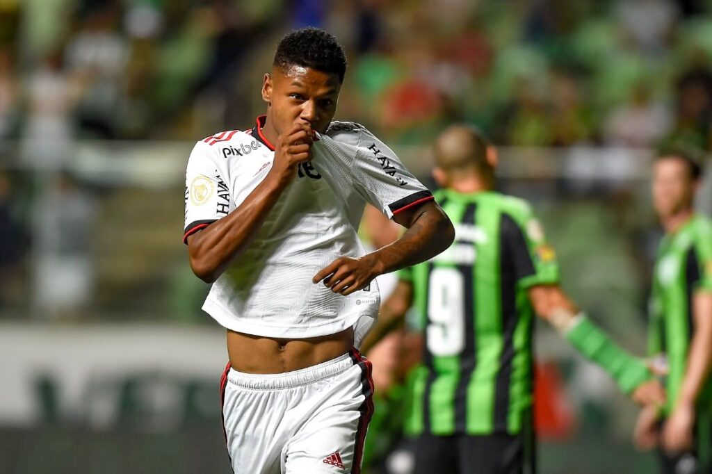Matheus França, joia do Flamengo, está na mira do Chelsea e Crystal Palace