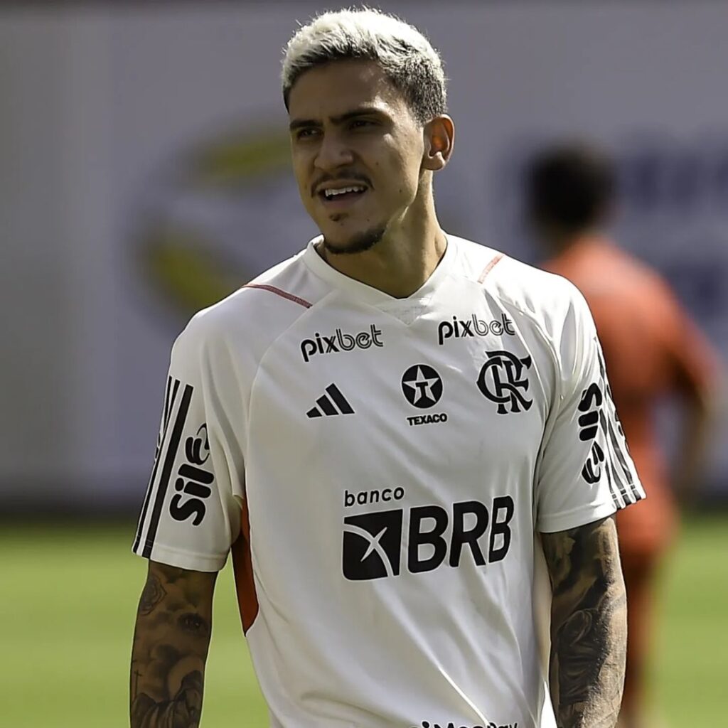Flamengo posta e apaga foto de Pedro com referência à Libertadores