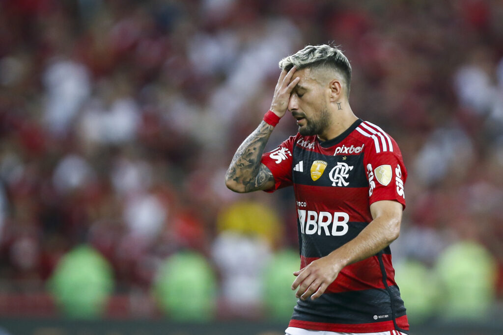 Arrascaeta preocupa Flamengo para final da Copa do Brasil e Luiz Araújo sofre primeira lesão no clube