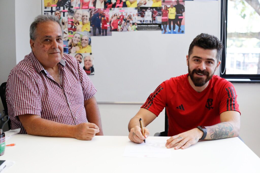 Franco Balbi assina contrato com o Flamengo