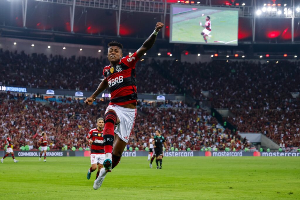 Bruno Henrique comemora gol pelo Flamengo; investigação de Paquetá, jogo contra o Internacional e as últimas notícias