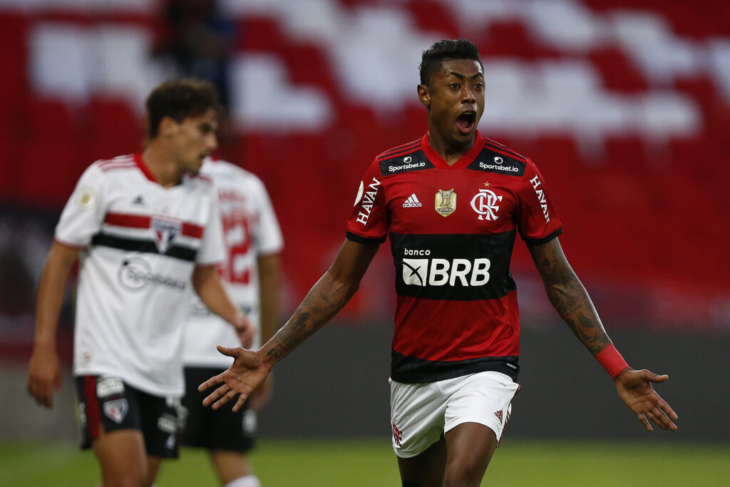 Bruno Henrique comemora gol do Flamengo contra o São Paulo em 2021