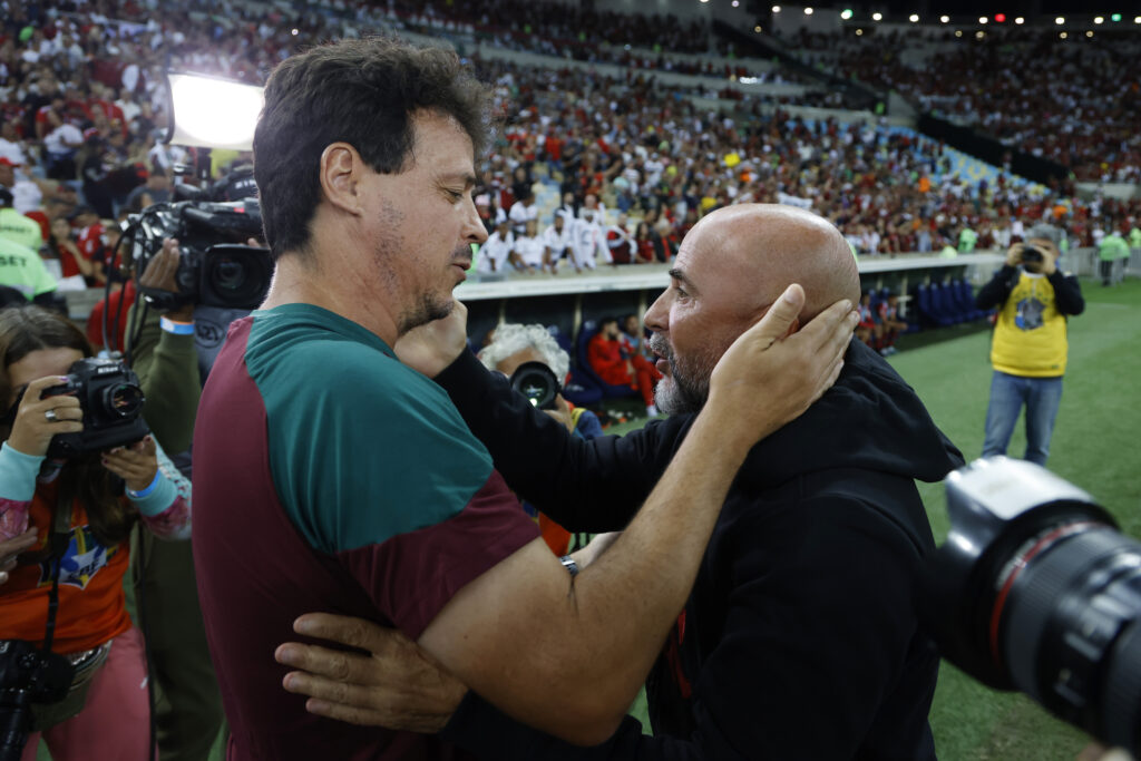 Diferença de atuações de Flamengo e Fluminense contra o Olimpia gera debates sobre estratégias de Fernando Diniz e Sampaoli