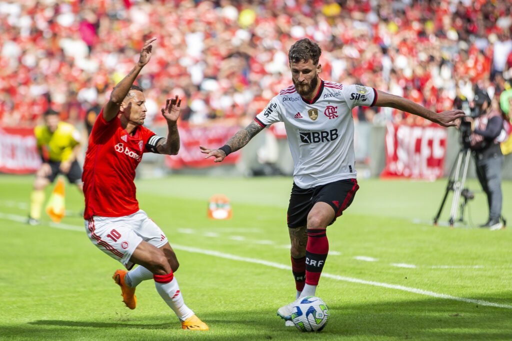 Flamengo e Internacional se enfrentam pela 21ª rodada do Brasileirão no Maracanã