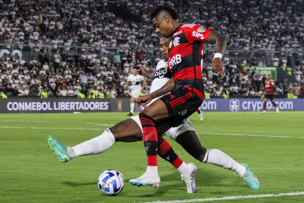 Bruno Henrique em Flamengo x Olimpia, pela Libertadores; confira melhores momentos do confronto