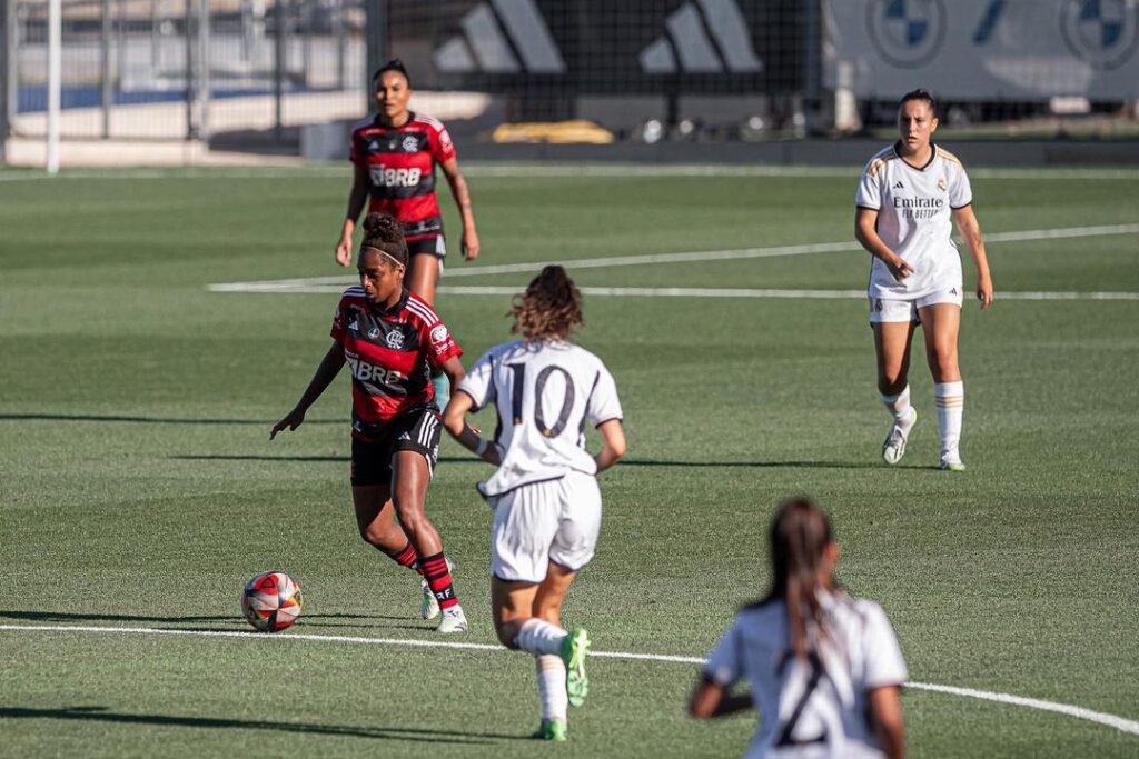 Flamengo sofre derrota de virada para o Real Madrid em amistoso internacional feminino