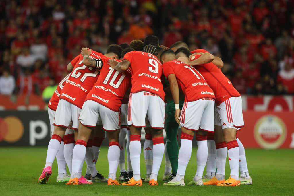 Internacional enfrenta o Flamengo pela 21ª rodada do Brasileirão