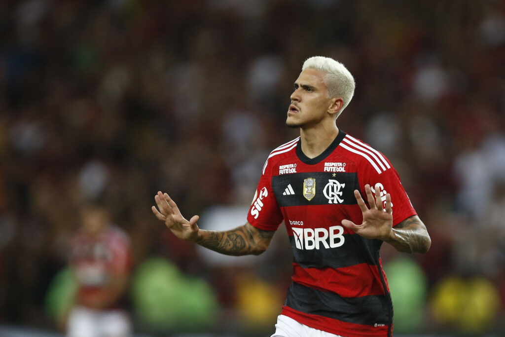 Pedro, artilheiro do Flamengo, volta a mira do West Ham após Corinthians se recusar a vender Yuri Alberto