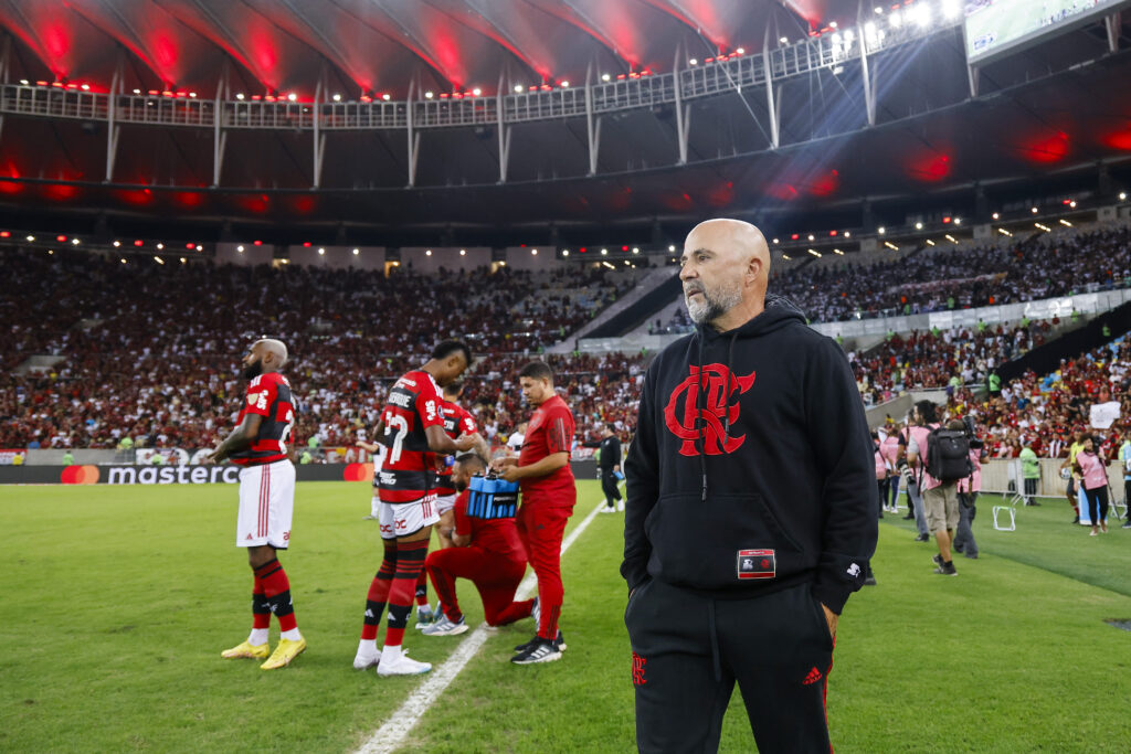 Jorge Sampaoli em jogo do Flamengo; confronto com Athletico-PR, lorran entre relacionados, Brasileirão e as últimas notícias