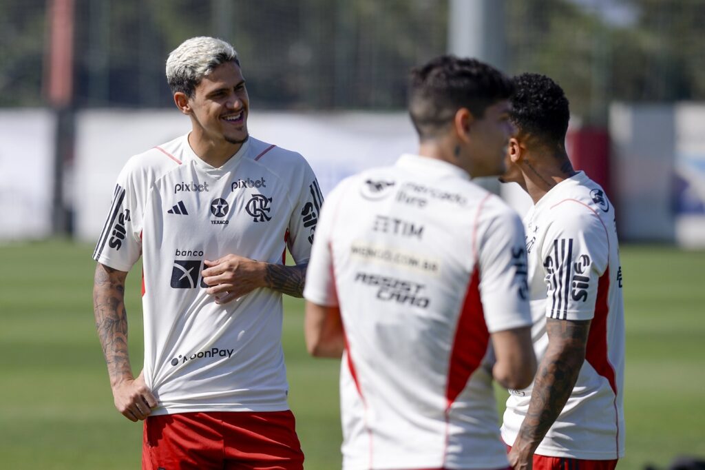 Ex-preparador físico do Flamengo comparou Pedro a Gonçalo Ramos, do Benfica, e diz o que falta ao atacante para a Europa