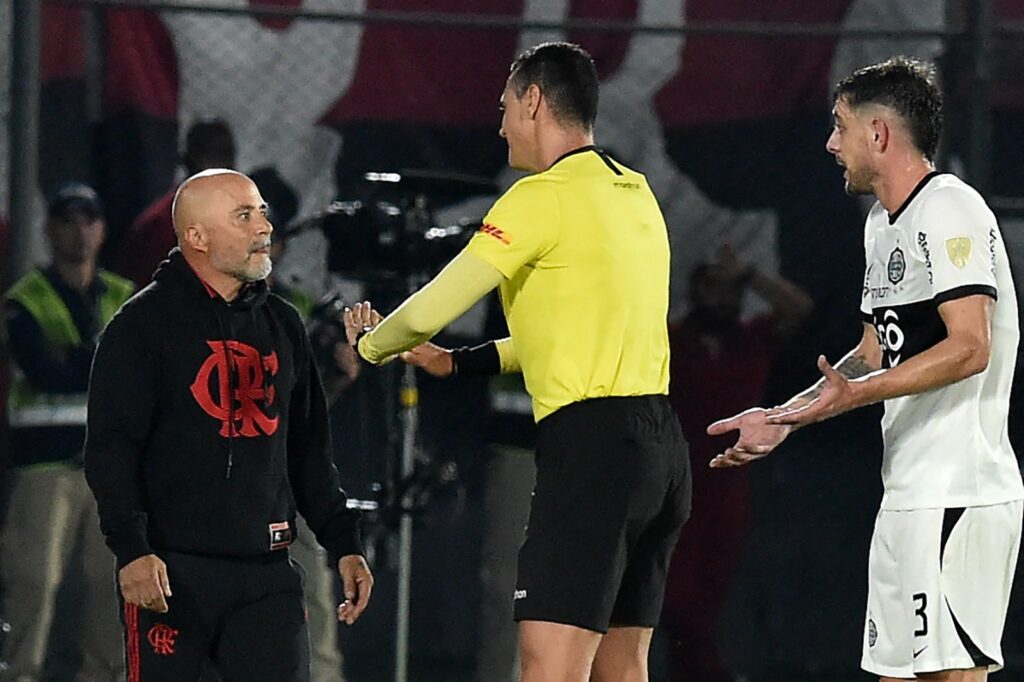 Fotos de Flamengo 1×3 Olimpia: Bruno Henrique dá esperança, Sampaoli é expulso e equipe se perde de vez