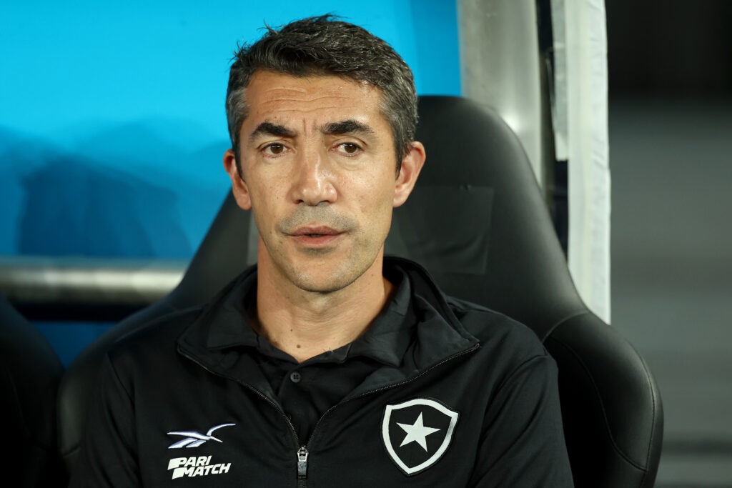 Treinador do Botafogo, Bruno Lage reclama de data do jogo contra o Flamengo