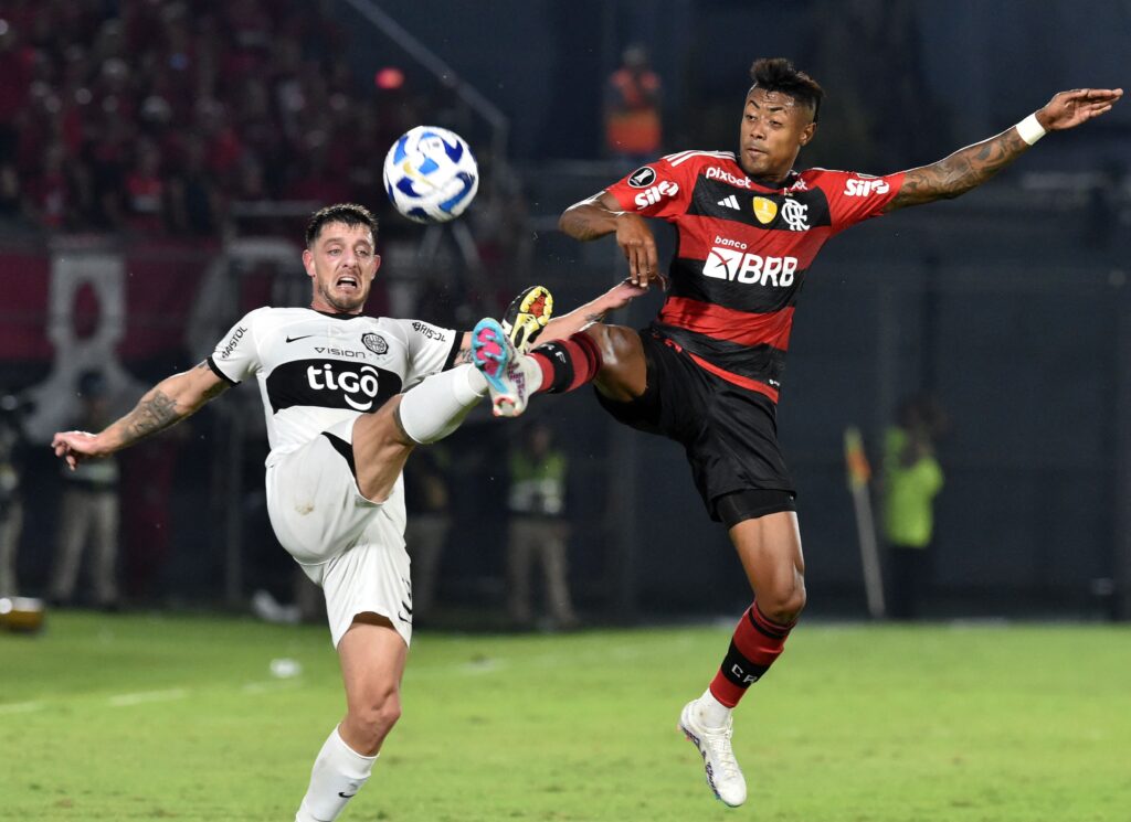Flamengo e Olimpia duelam pela vaga nas quartas de final da Libertadores.