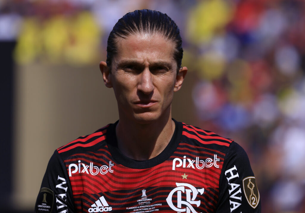 Após participação em conter a crise na briga de Gerson e Varela, Filipe Luís tem compensado inoperância de Fabinho e Juan no Flamengo