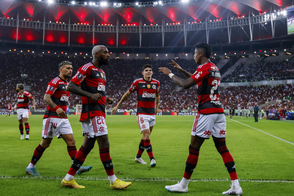 Flamengo comemora gol sobre o Olimpia