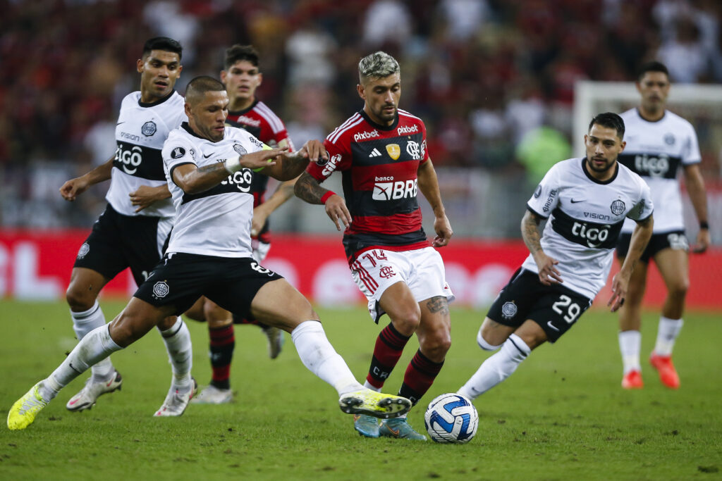 Jornal paraguaio levanta sequência ruim do Flamengo e aposta em virada do Olimpia