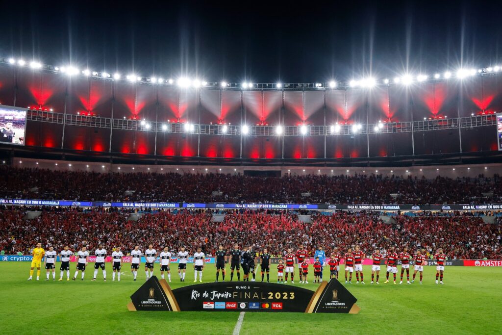 Conmebol aplica multa por sinalizadores e duas advertências ao Flamengo