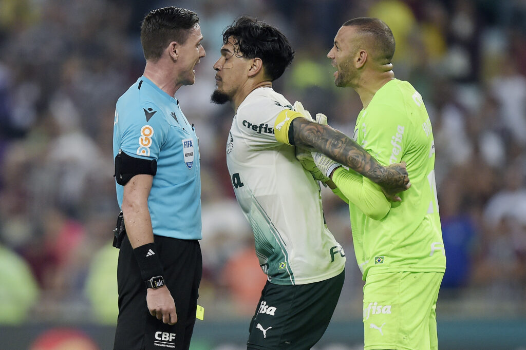 Eric Faria desqualifica críticas do Palmeiras ao ‘sistema’