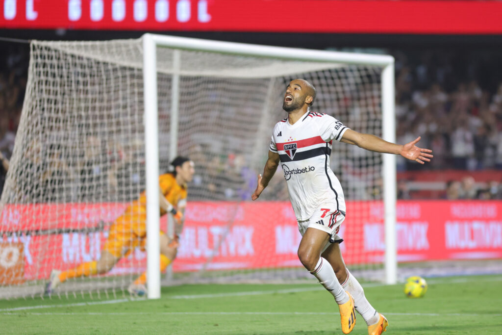 Gol de Lucas que marcou classificação do São Paulo contra o Corinthians para a final da Copa do Brasil pode ter sido ilegal