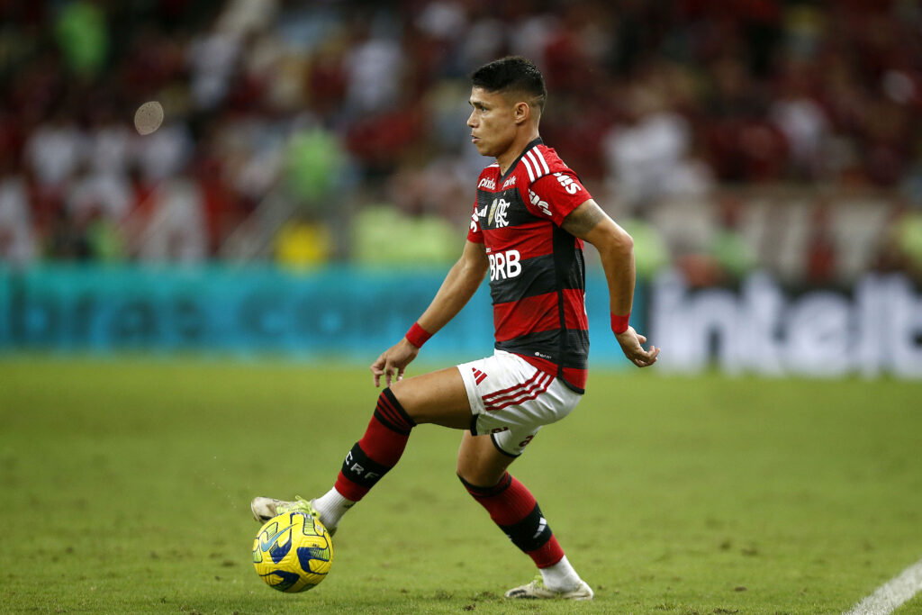 Luiz Araújo vem ganhando mais minutos com Jorge Sampaoli no Flamengo