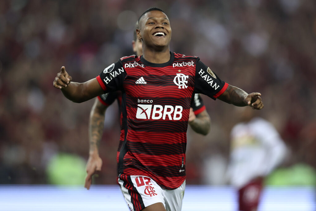 Matheus França comemora gol pelo Flamengo