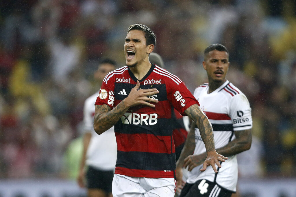 Sampaoli coloca Pedro, que marca o gol do empate do Flamengo contra o São Paulo