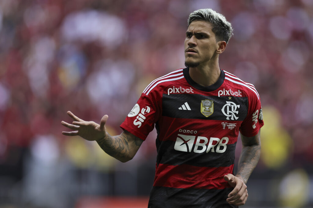 Pedro comemorando gol pelo Flamengo; próximos jogos do time, final da Copa do Brasil e as últimas notícias