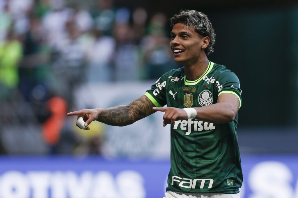 Richard Ríos, ex-Flamengo, marca gol da vitória do Palmeiras contra o Cuiabá no Brasileirão