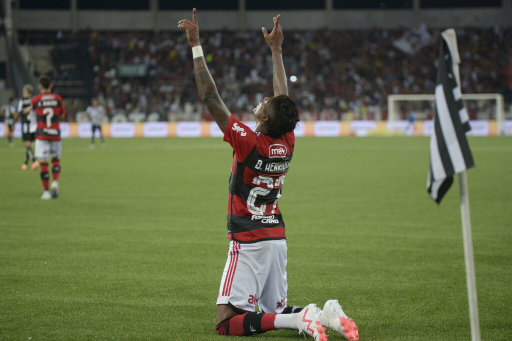 Bruno Henrique comemora gol contra Botafogo