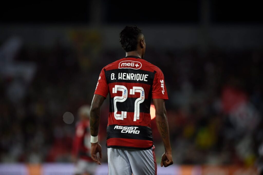 Bruno Henrique em clássico contra Botafogo