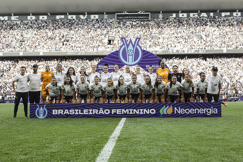 Torcida do Corinthians estabelece novo recorde de público em jogos de futebol  feminino no Brasil
