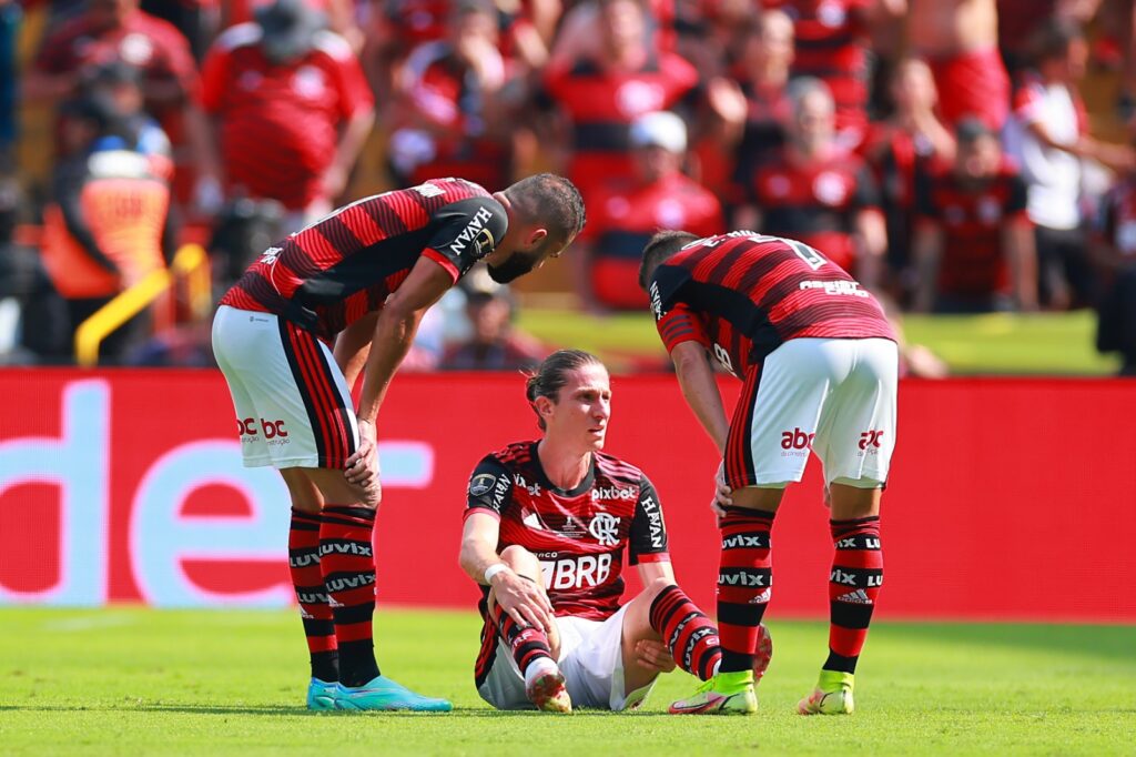 Lesão pode tirar Filipe Luís de final pela quinta vez desde 2020