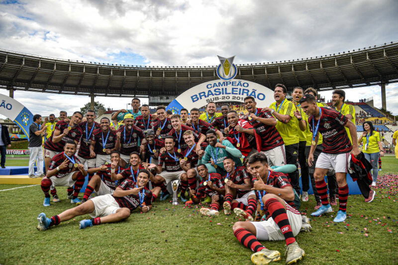 Time campeão sub-20 de 2019 rendeu 240 milhões e 5 títulos ao Flamengo