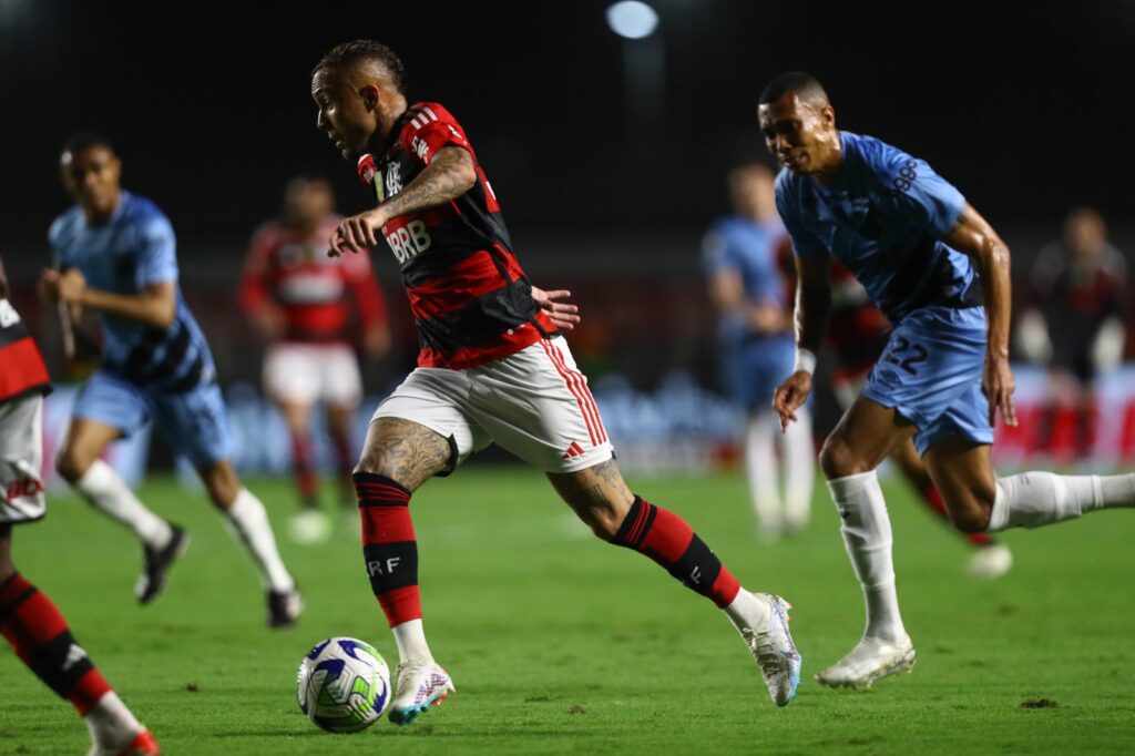 Flamengo e Athletico-PR se enfrentaram em Cariacica, pelo Brasileirão; Fla puniu torcedores capixabas pela segunda vez em 2023