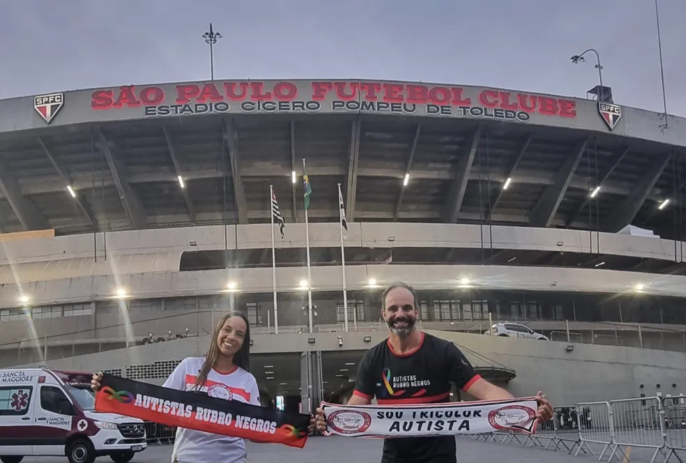 Líderes de torcidas de autistas de Flamengo e São Paulo se encontram antes de final