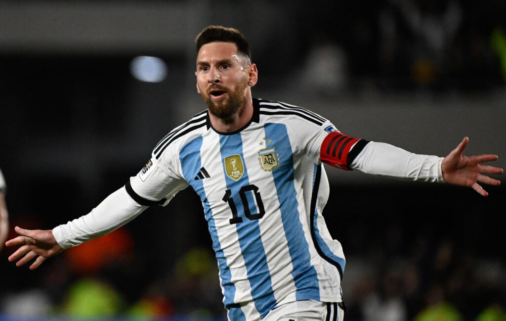 Lionel Messi marca gol pela Argentina e sobe em ranking de craques liderado por Zico, ídolo máximo do Flamengo