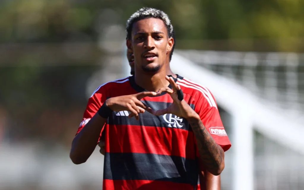 Pedrinho, filho de Beto, estreou pelo Flamengo em empate contra o Goiás