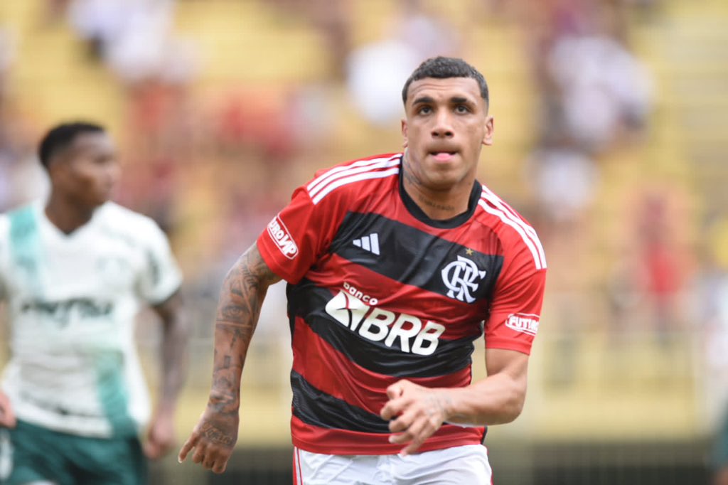Petterson em ação pelo Flamengo