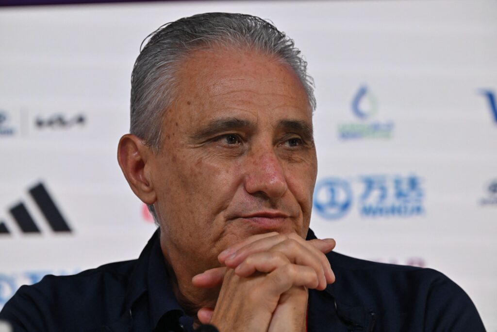 Tite negocia com o Flamengo; clube admite ter o treinador após jogo com o Corinthians