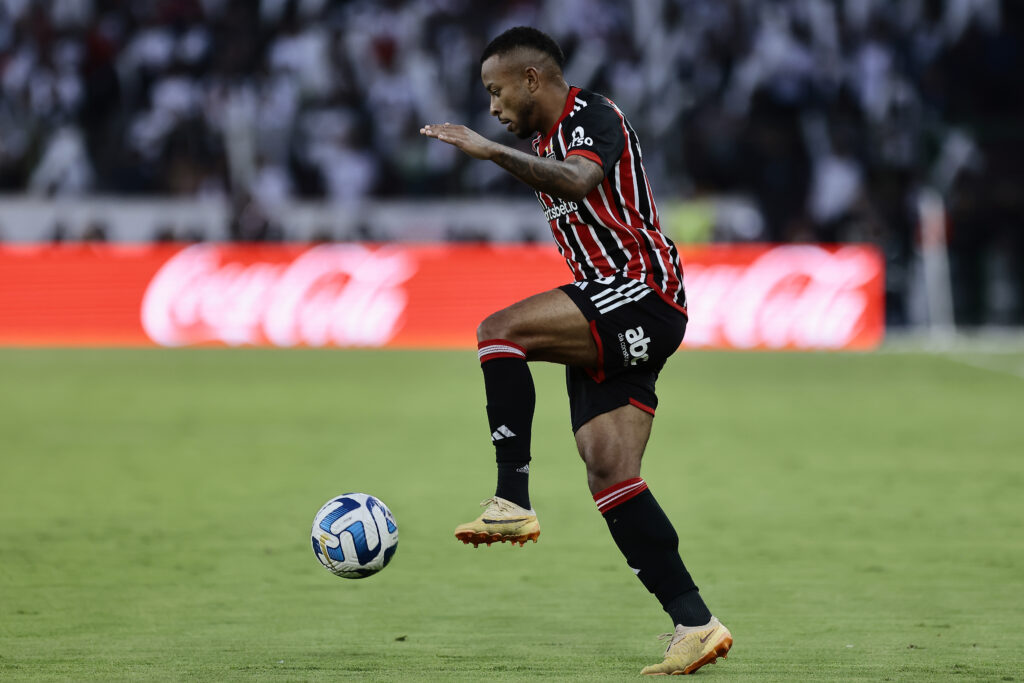 Welington, lateral-esquerdo do São Paulo, revela que estuda Flamengo antes de final da Copa do Brasil