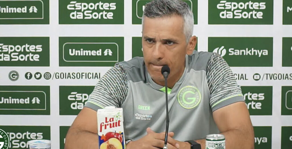 Treinador do Goiás não cita Flamengo e revela plano de jogo