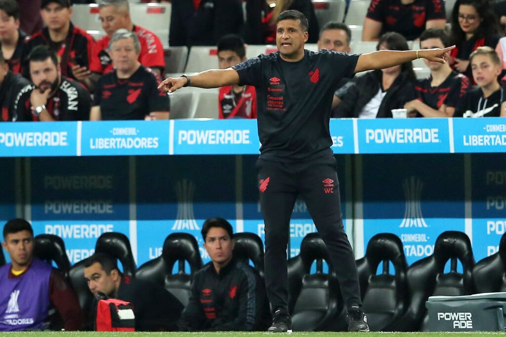 Athletico-PR pode ter cria do Ninho entre novidades contra Flamengo