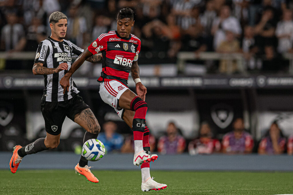Bruno Henrique em jogo entre Flamengo e Botafogo, pelo Brasileirão; veja as últimas notícias