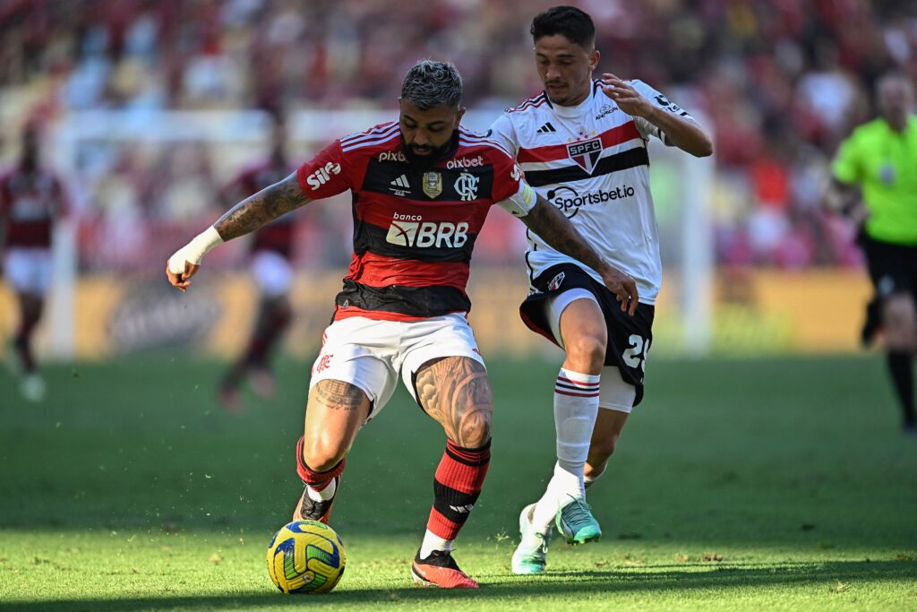 Rubro-negro, Galvão Bueno não poupa palavras para comentar atuação ruim do Flamengo contra o São Paulo e critica Sampaoli